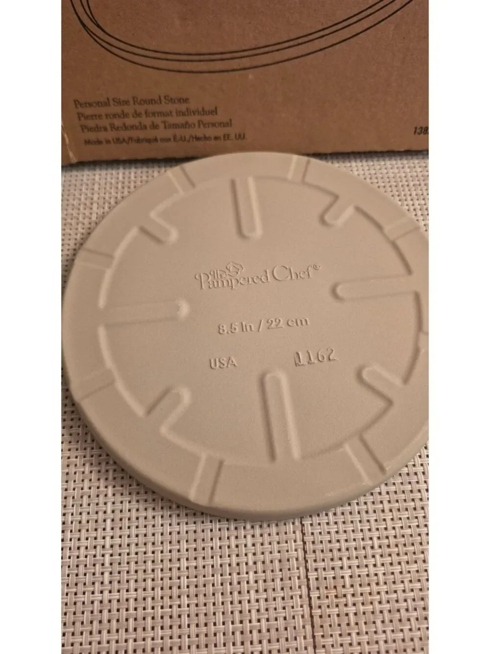 NEW! PAMPERED CHEF PERSONAL SIZE ROUND BAKING STONE MADE IN USA! 1387 1162